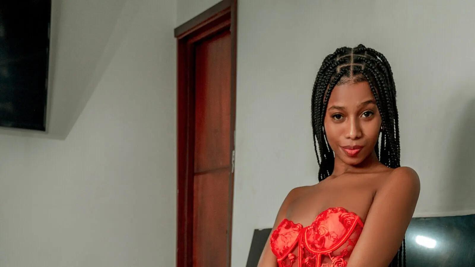 LucreciaBrown Cumshow Vip